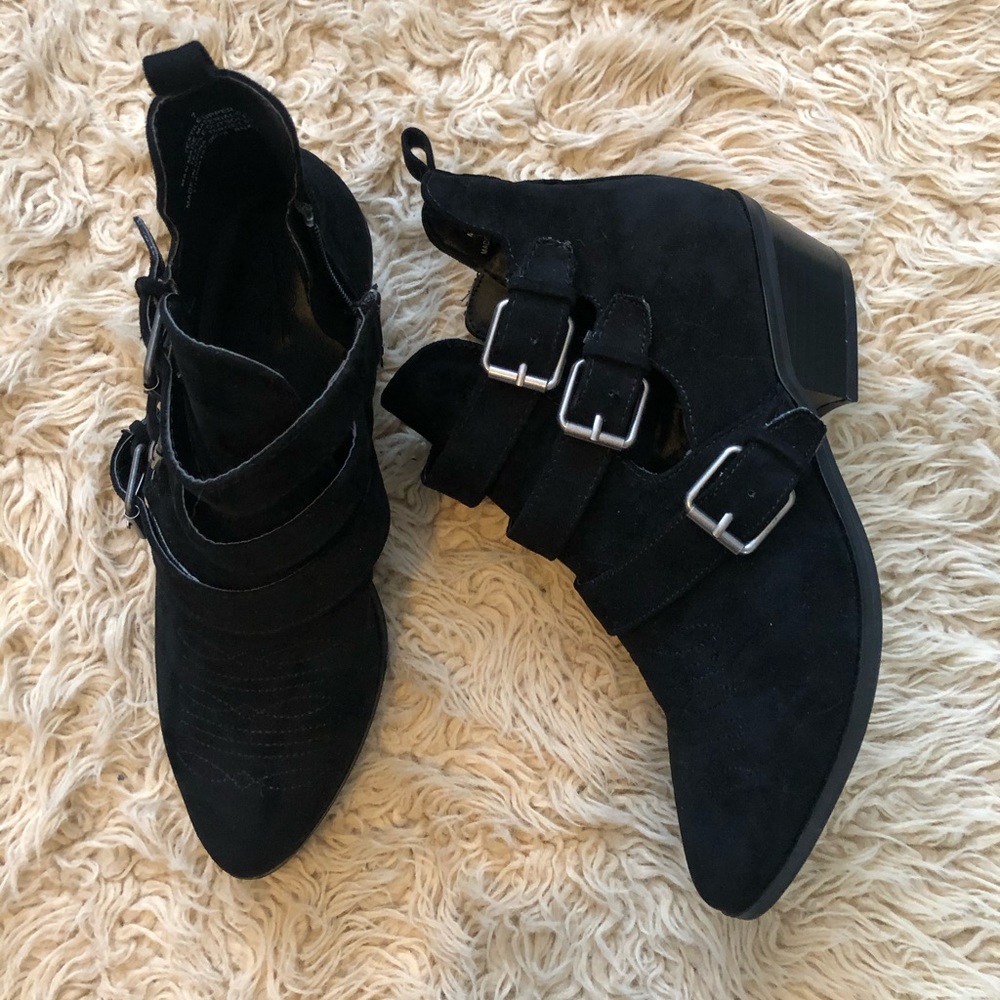 Universal Thread booties